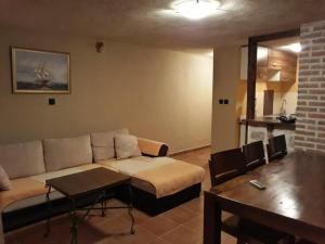 Fotografie z fotogalerie ubytování Apartments Lanmari v destinaci Risan