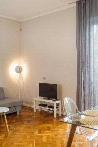 a living room with a couch and a tv at Zoli Apartment in Warsaw