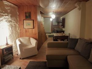 a living room with a couch and a table at Abrigo Montesinho in Montezinho