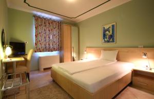 Postel nebo postele na pokoji v ubytování Hotel Aruba + 37 fotografií