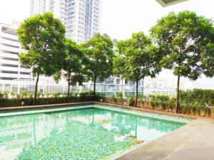 Πισίνα στο ή κοντά στο 5-Star Apartment + Infinity Pool, 4 pax, 1 min to Jaya One