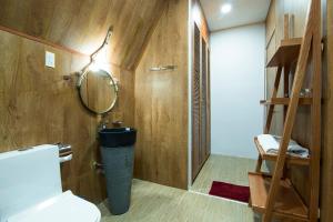 Bathroom sa TTC Dreamy Hill Resort - Unlimited Access to TTC World - Thung Lung Tinh Yeu