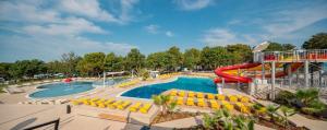 Bazén v ubytování Mobilhome Victoria Camping Lanterna nebo v jeho okolí