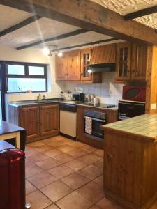Kuchyň nebo kuchyňský kout v ubytování NEW LISTING Faye’s Place
