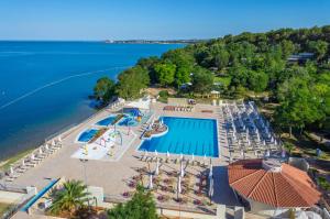 Bazén v ubytování Mobilhome Victoria Camping Lanterna nebo v jeho okolí