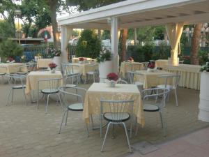 A restaurant or other place to eat at Hotel Explorer