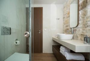 Kúpeľňa v ubytovaní Kamartos Villa 1 + 37 fotografií