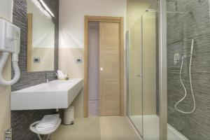 A bathroom at La Perla