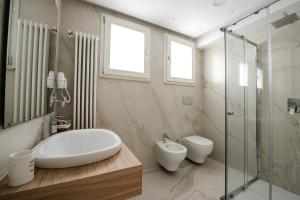 Koupelna v ubytování Quarto Novo Suite