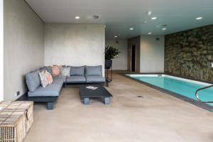 Bazén v ubytování Fruitpark Hotel & Spa nebo v jeho okolí