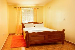 En eller flere senge i et værelse på Ashville Homes Meru