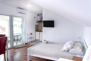 Postel nebo postele na pokoji v ubytování Apartments Dolores