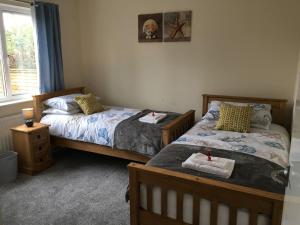 מיטה או מיטות בחדר ב-Wristland Court, Watchet
