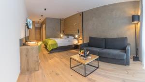 Postel nebo postele na pokoji v ubytování KOSIS Sports Lifestyle Hotel