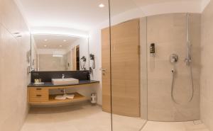 Koupelna v ubytování KOSIS Sports Lifestyle Hotel