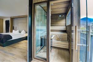 Postel nebo postele na pokoji v ubytování KOSIS Sports Lifestyle Hotel