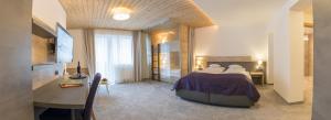 Postel nebo postele na pokoji v ubytování KOSIS Sports Lifestyle Hotel