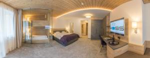 Postel nebo postele na pokoji v ubytování KOSIS Sports Lifestyle Hotel