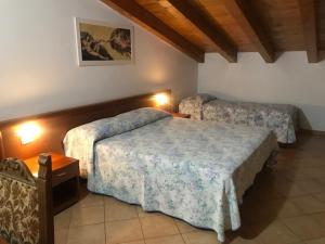 Postel nebo postele na pokoji v ubytování Albergo Antica Luni