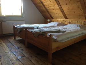 מיטה או מיטות בחדר ב-Pension Grandel