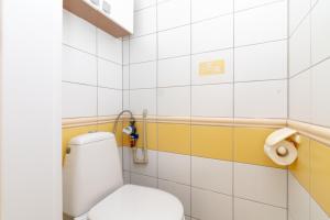 Kúpeľňa v ubytovaní Chmielna Central Warsaw Apartment + 23 fotografií