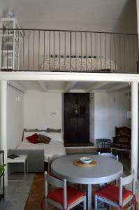 Khu vực ghế ngồi tại Appartamento La Tana +10 ảnh