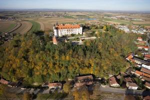 Pohľad z vtáčej perspektívy na ubytovanie GästeHAUS & HOFladen Familie Öllerer