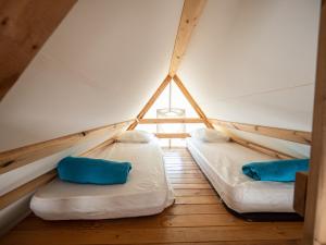 Postel nebo postele na pokoji v ubytování Camping L'Orangeraie
