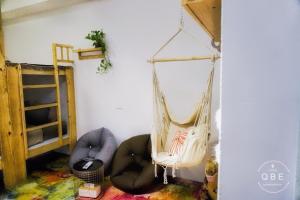 Cama ou camas em um quarto em QBE B&B