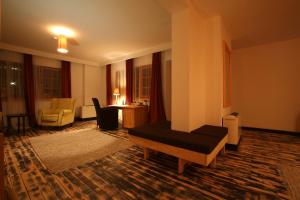 A seating area at Mecavnik Resort