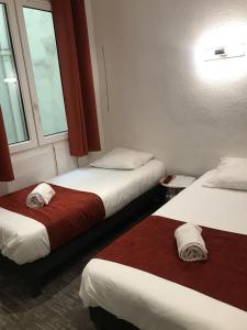 Postel nebo postele na pokoji v ubytování Hotel de Bretagne