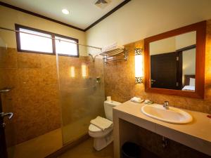 Koupelna v ubytování Yulia Beach Inn Kuta