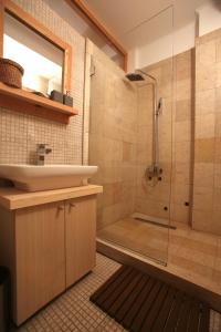 A bathroom at Mecavnik Resort