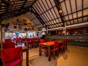 Restaurace v ubytování Yulia Beach Inn Kuta