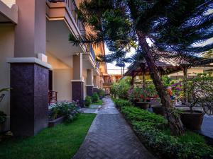 Zahrada ubytování Yulia Beach Inn Kuta
