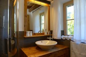 A bathroom at Residence Mitterdorfer Még 34 kép
