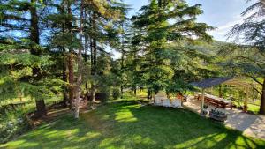 an overhead view of a park with a picnic table and trees at Affittacamere Villa Molinello in Dovadola