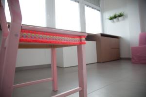 a pink chair with a red seat in a room at Cocor Suites & Design in Naples