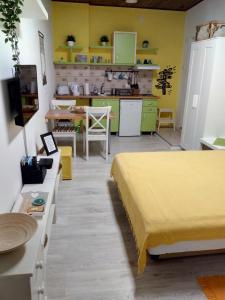 a room with two beds and a kitchen at Studio Jolie in Novi Sad