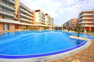 The swimming pool at or close to Menada Grand Kamelia Apartments