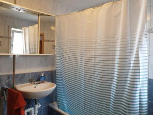 Koupelna v ubytování Schöne große Ferienwohnung im Mittelrheintal nahe Loreley + 34 fotografií