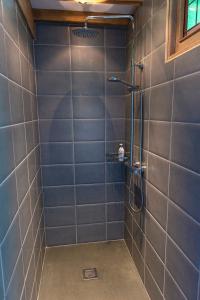 A bathroom at Holiday Home Garnaalhuisje