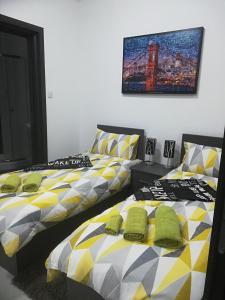 two beds sitting next to each other in a bedroom at Nice and cosy apartment close to seafront in Sliema