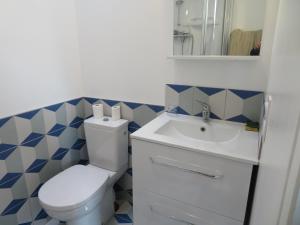 Koupelna v ubytování Les Chambres Studios de Pleslin-Foucher