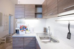 Kuchyň nebo kuchyňský kout v ubytování FAMILY Apartment OSTRAVA + 37 fotografií
