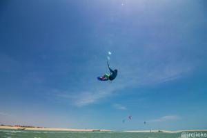 a person is flying in the sky at Amazônia Kite Club in Luis Correia