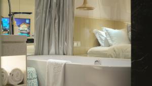 Paco Hotel Tianpingjia Metro Guangzhou - Free Shuttle Bus For Canton Fair客房内的一张或多张床位