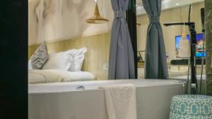 Paco Hotel Tianpingjia Metro Guangzhou - Free Shuttle Bus For Canton Fair客房内的一张或多张床位