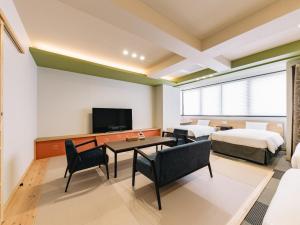TV a/nebo společenská místnost v ubytování Hotel Yururito Osaka