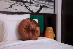 Voodi või voodid majutusasutuse Hanoi Center Silk Lullaby Hotel and Travel toas